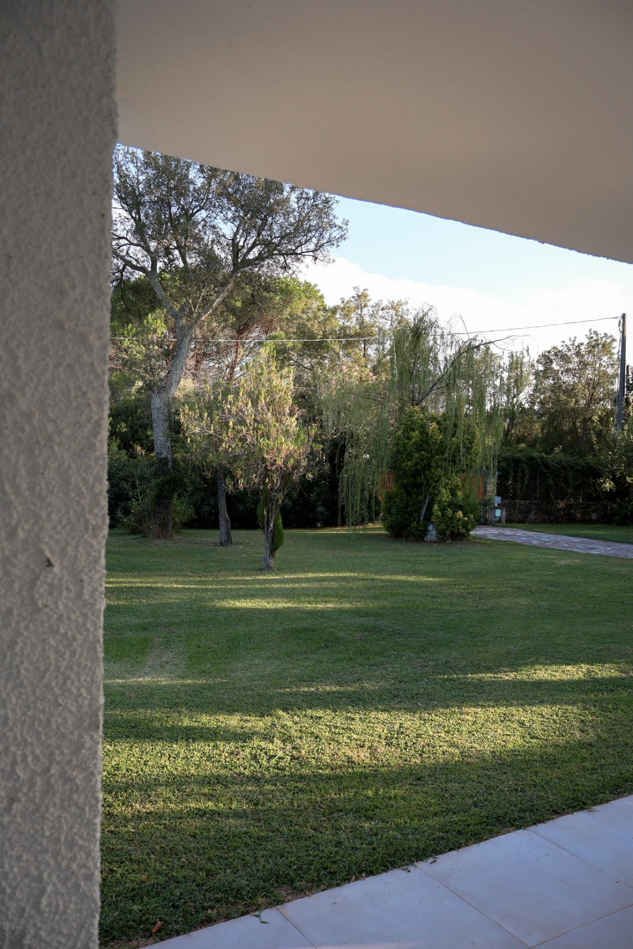 Il giardino dal portico coperto